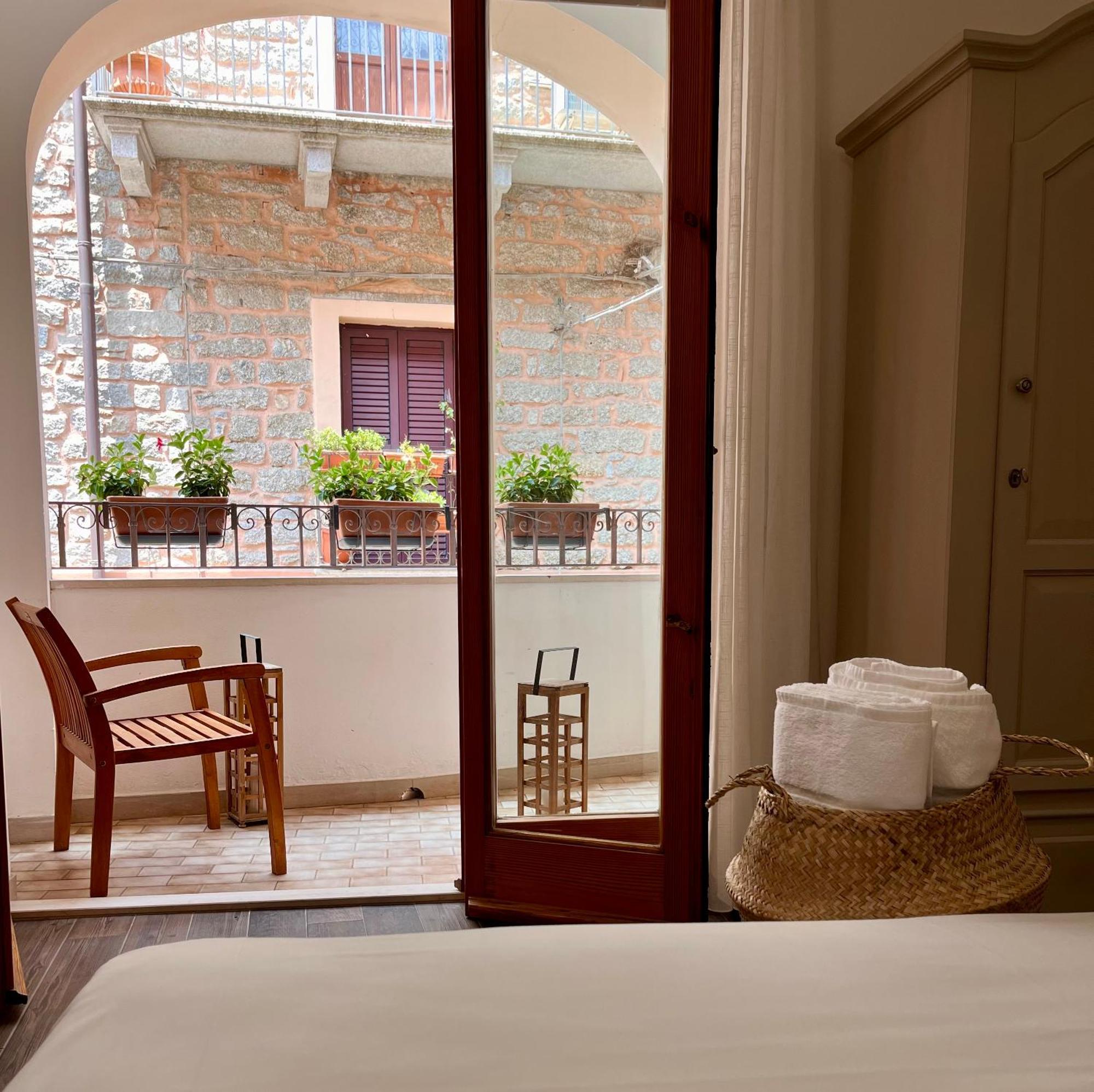 Carrales Guest House Нуоро Екстер'єр фото