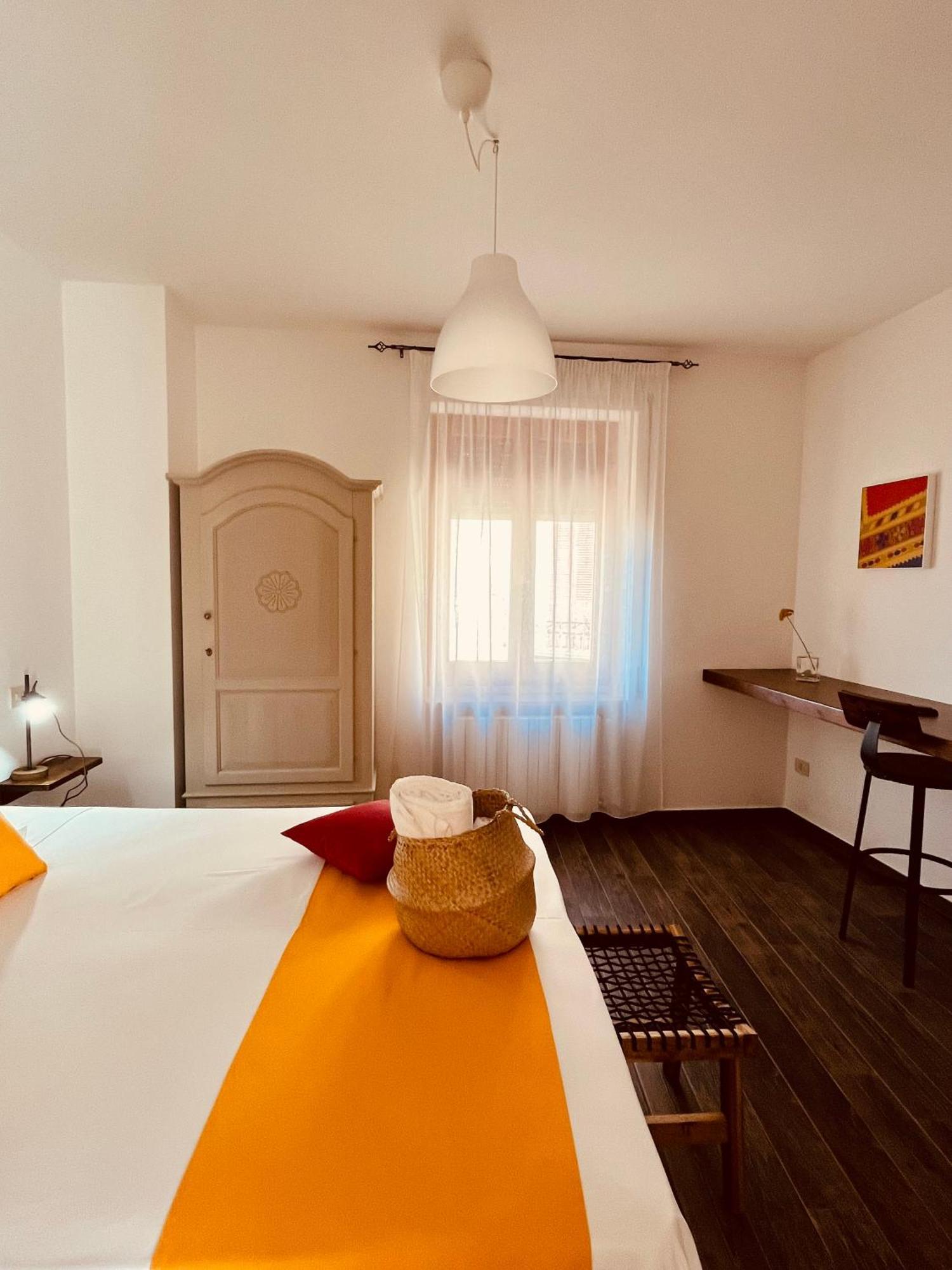Carrales Guest House Нуоро Екстер'єр фото