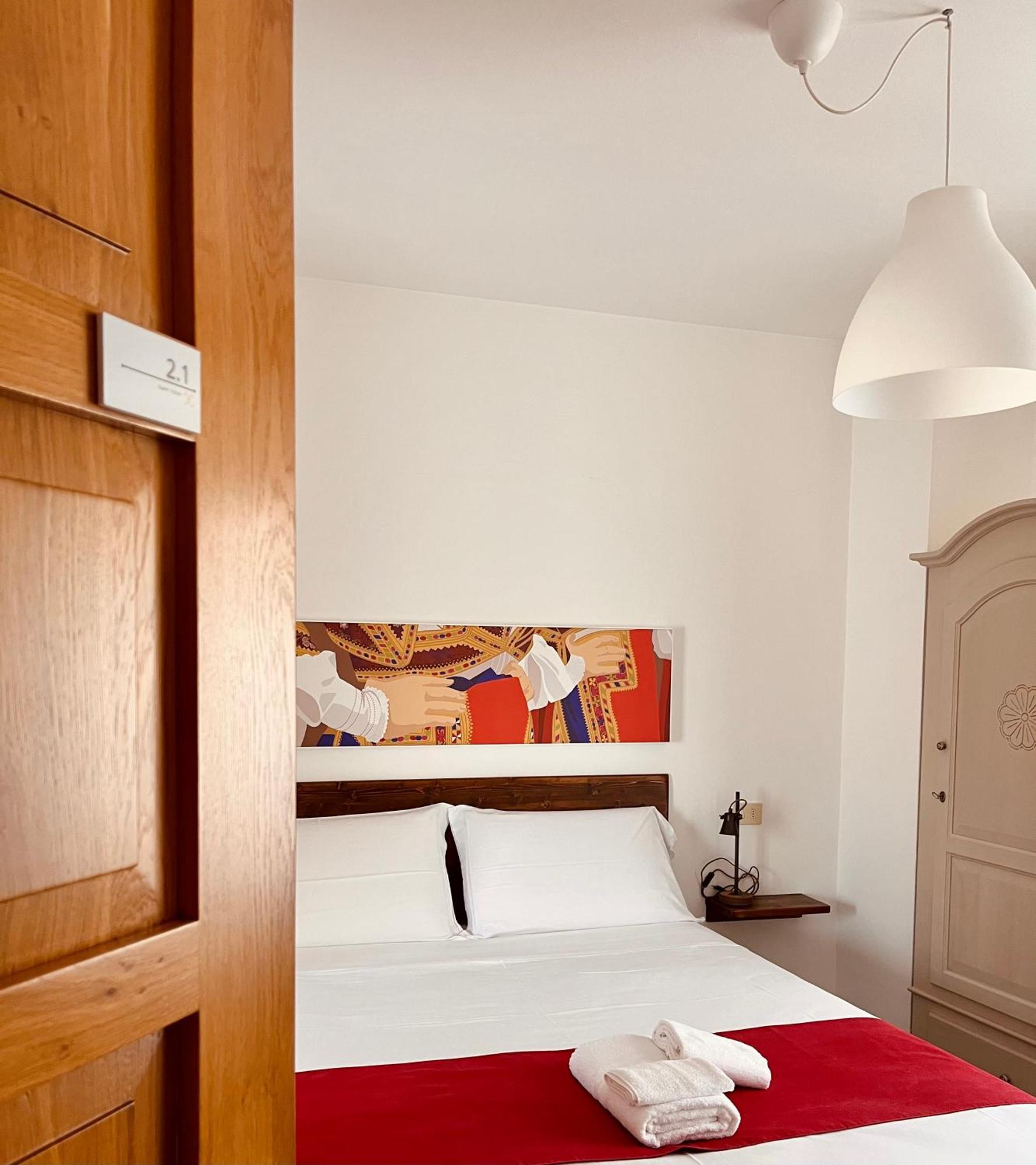 Carrales Guest House Нуоро Екстер'єр фото