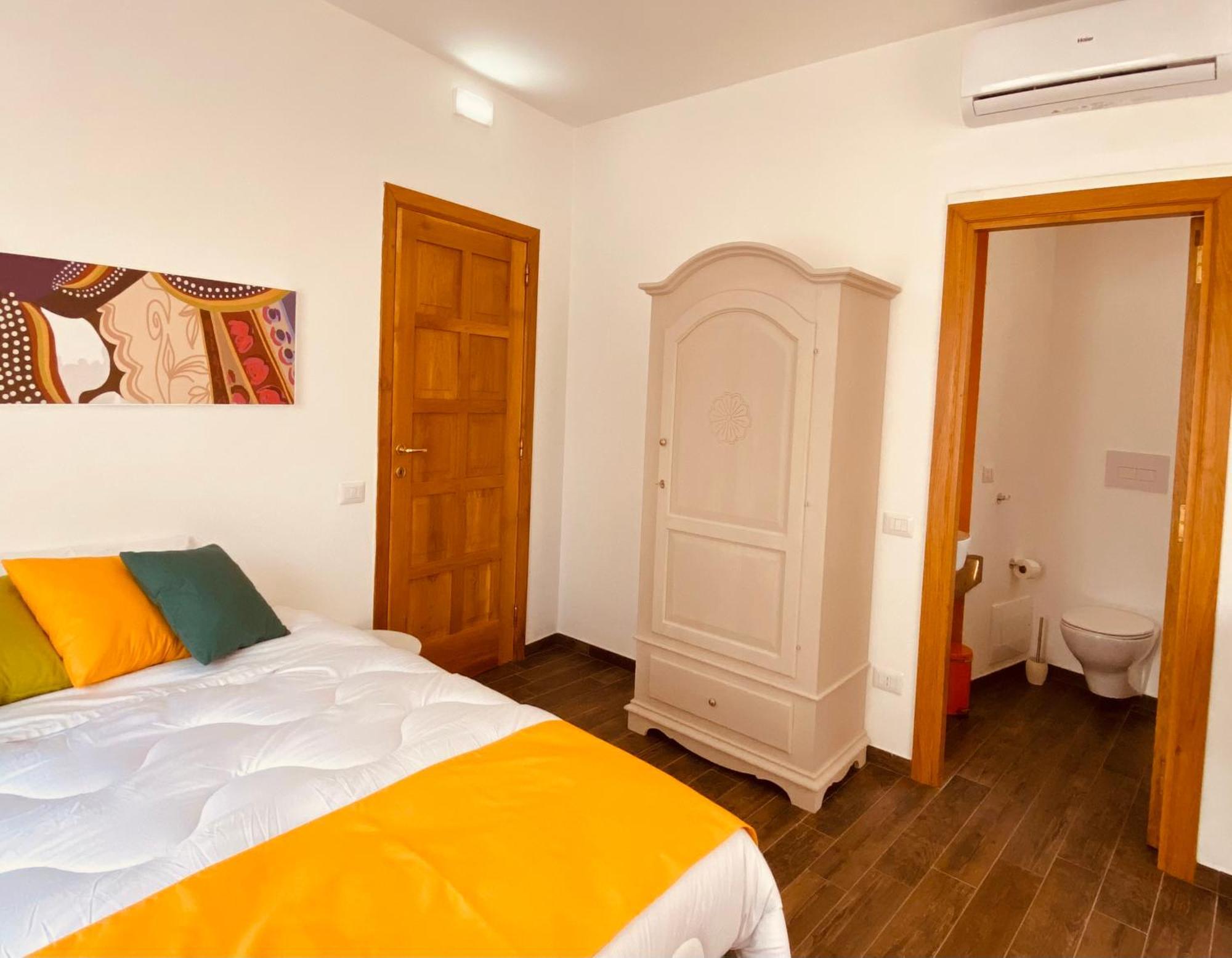 Carrales Guest House Нуоро Екстер'єр фото