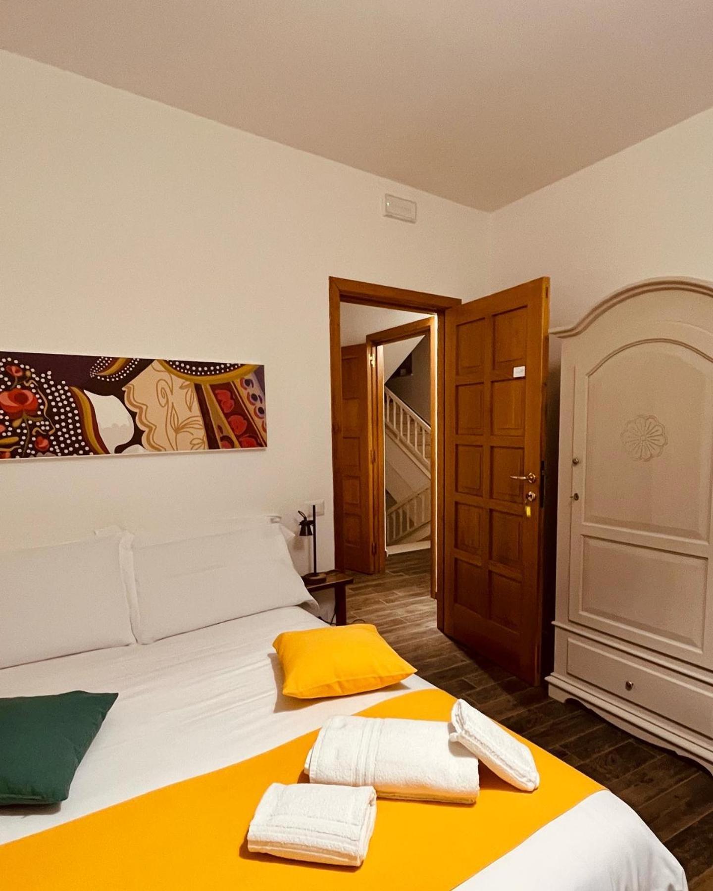 Carrales Guest House Нуоро Екстер'єр фото