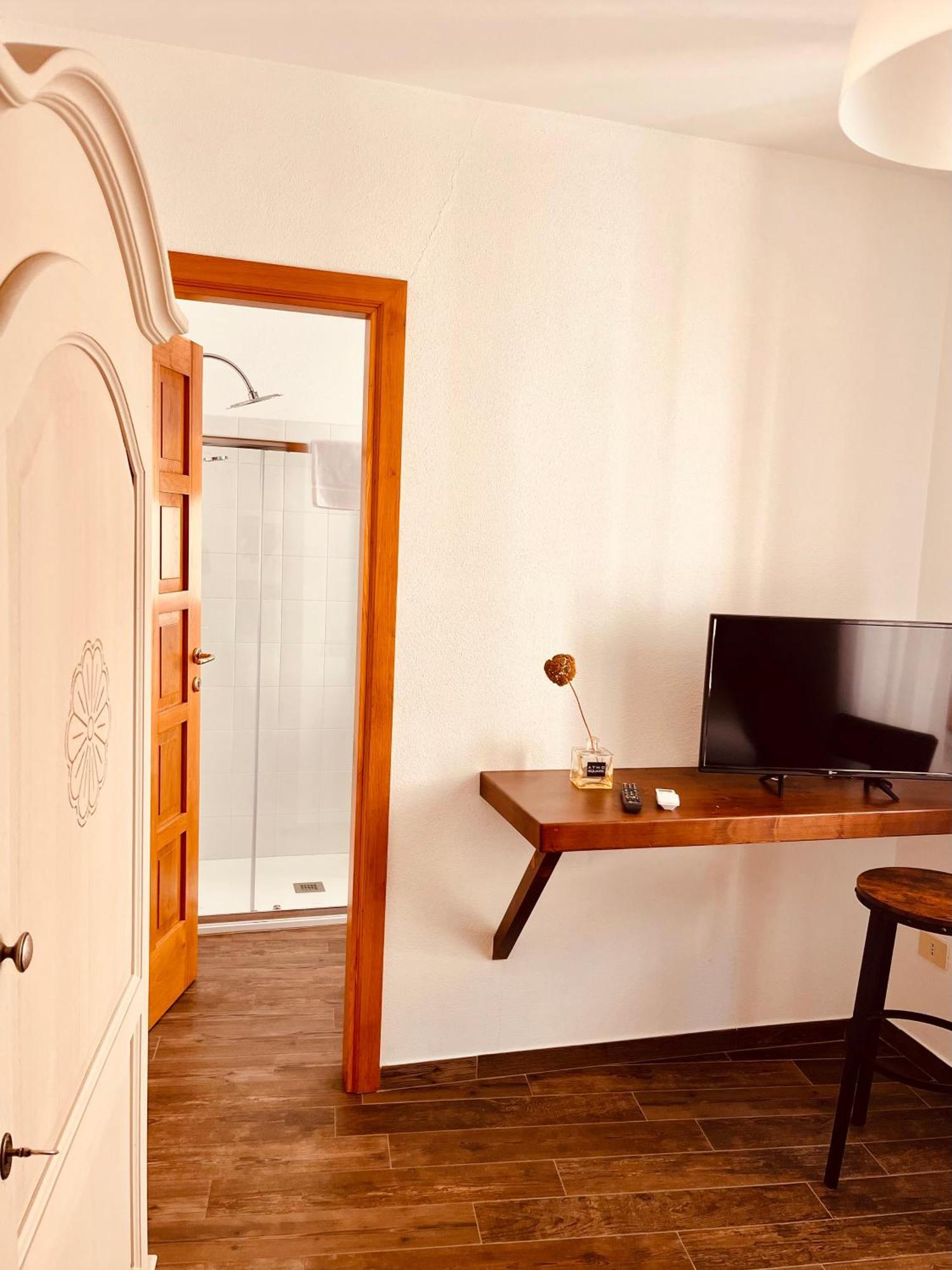 Carrales Guest House Нуоро Екстер'єр фото